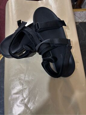 Amazon Essentials Black Men's Adjustable Strap Sandals